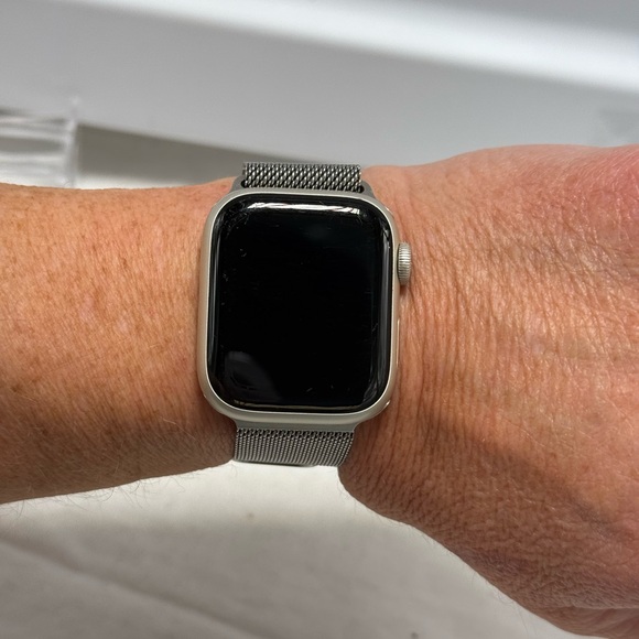 Apple Accessories - Apple Watch Series 7 - 41 MM, Cellular & GPS. W/Milanese Loop Magnetic band